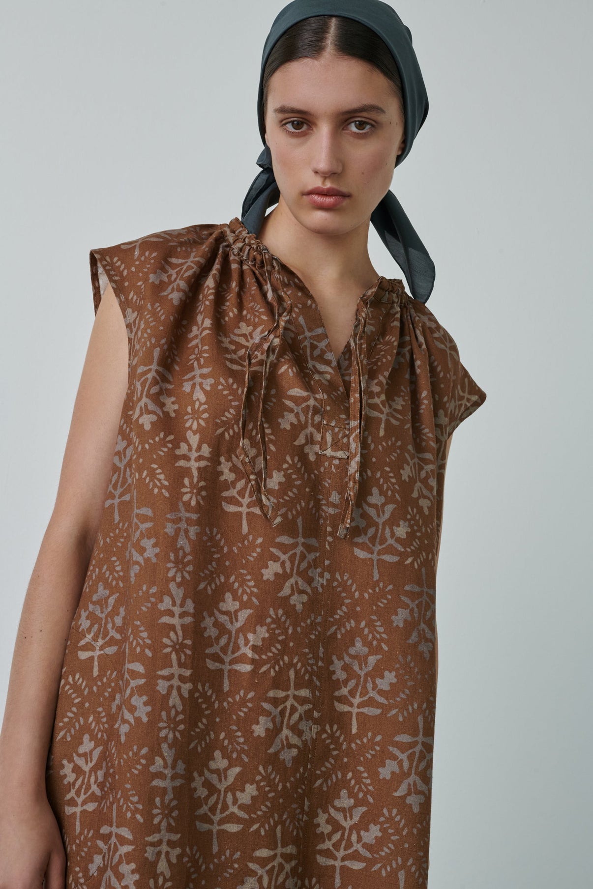 VESTIDO TAMARIS MARRÓN vue 3